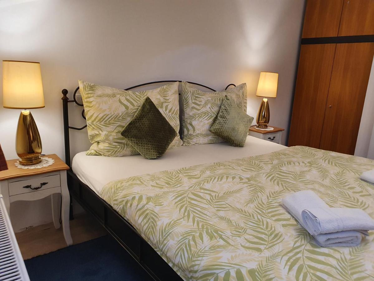 Karmelita Boutique Apartman Шопрон Экстерьер фото