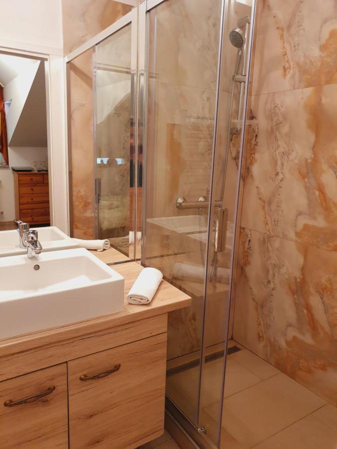 Karmelita Boutique Apartman Шопрон Экстерьер фото