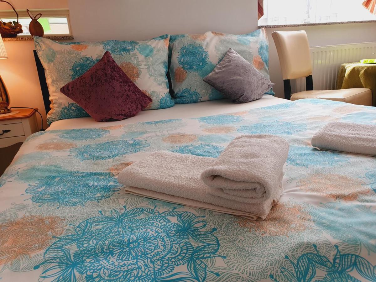Karmelita Boutique Apartman Шопрон Экстерьер фото