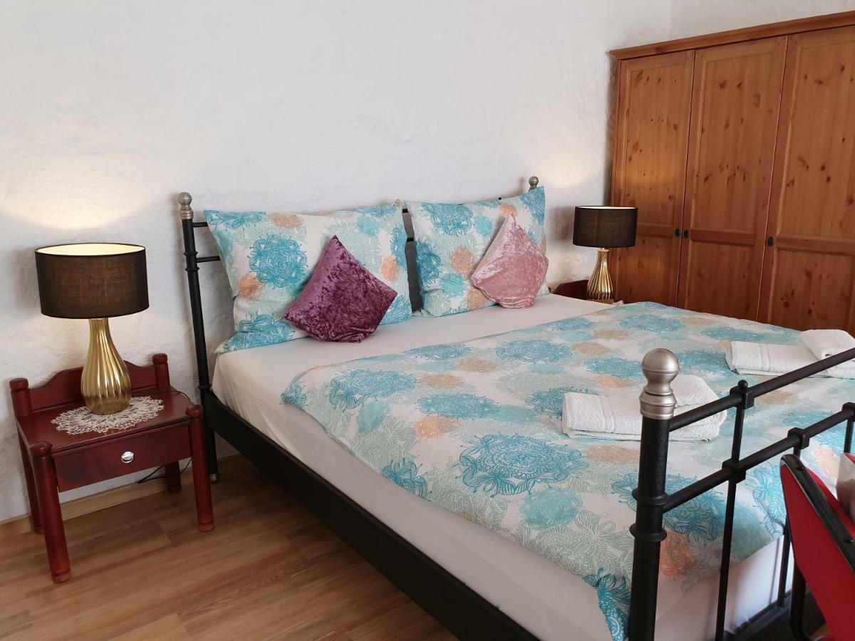 Karmelita Boutique Apartman Шопрон Экстерьер фото