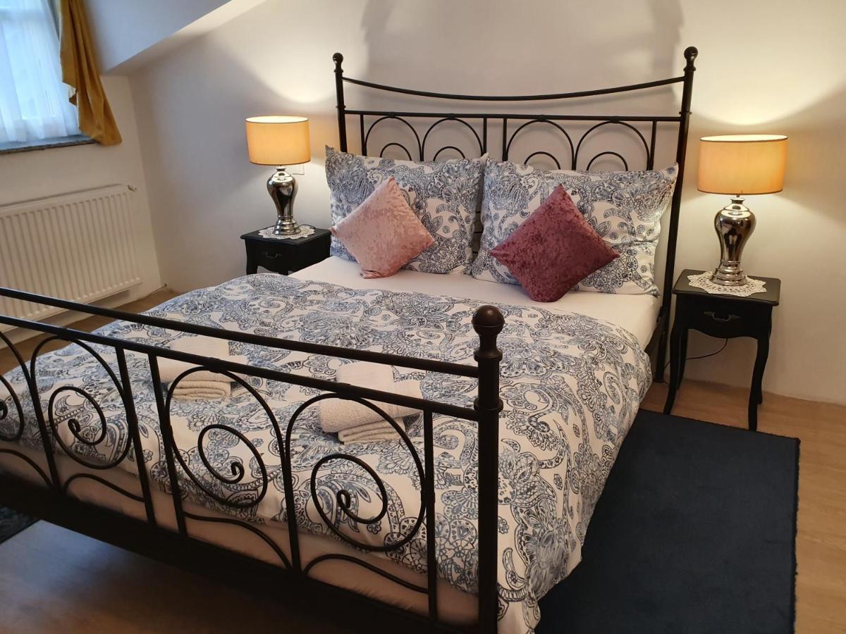 Karmelita Boutique Apartman Шопрон Экстерьер фото