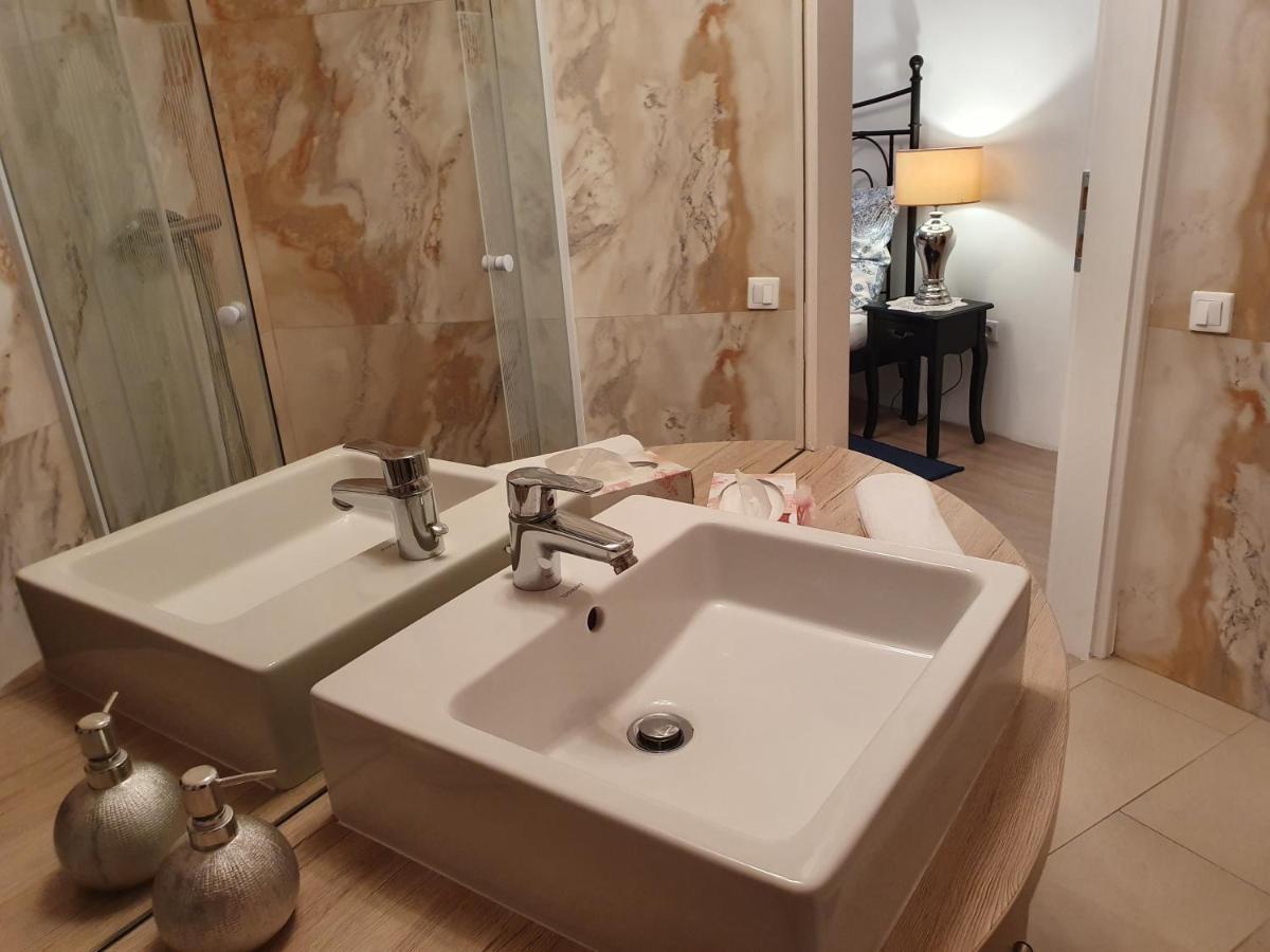 Karmelita Boutique Apartman Шопрон Экстерьер фото