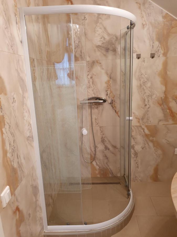 Karmelita Boutique Apartman Шопрон Экстерьер фото