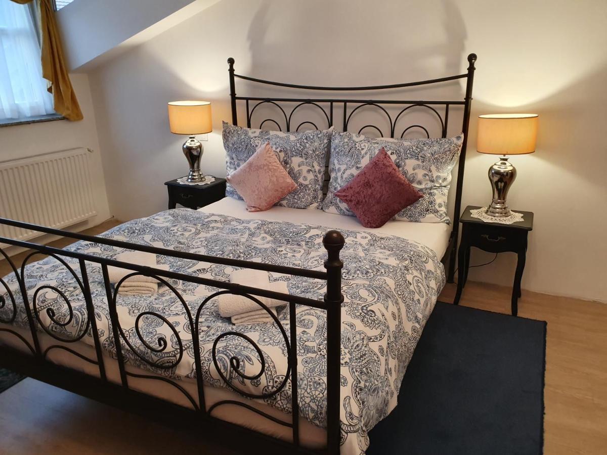Karmelita Boutique Apartman Шопрон Экстерьер фото