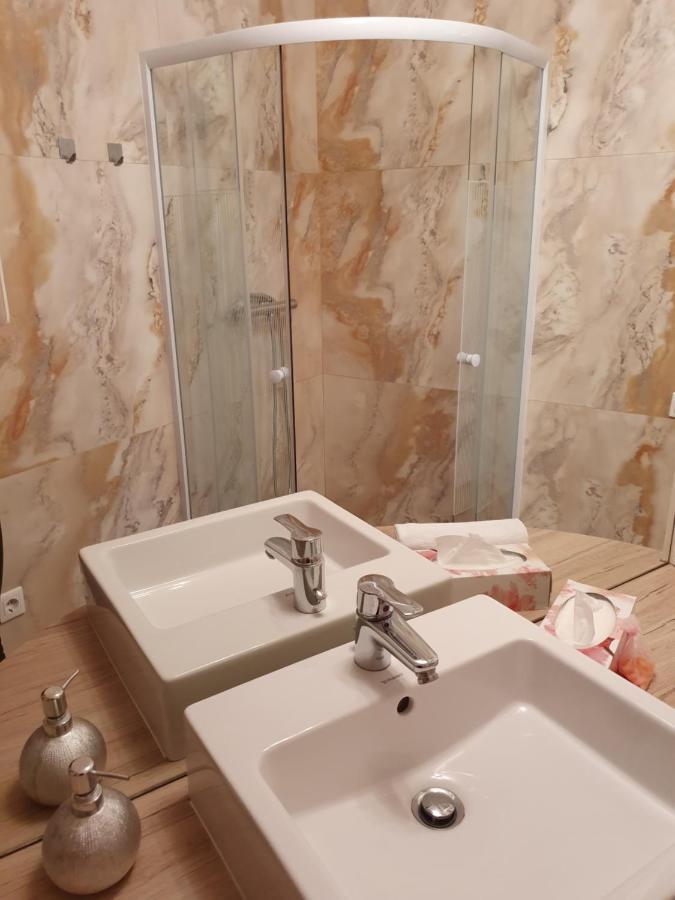 Karmelita Boutique Apartman Шопрон Экстерьер фото