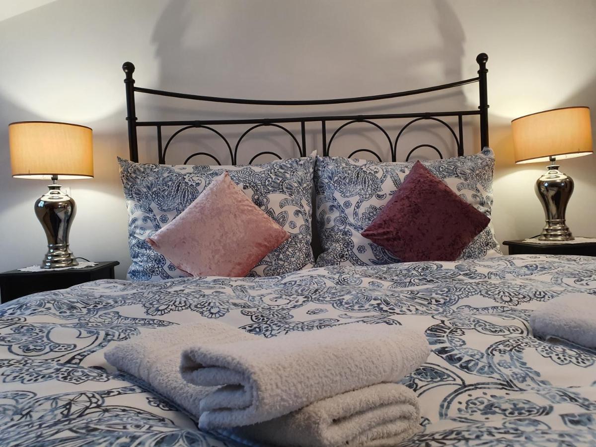 Karmelita Boutique Apartman Шопрон Экстерьер фото