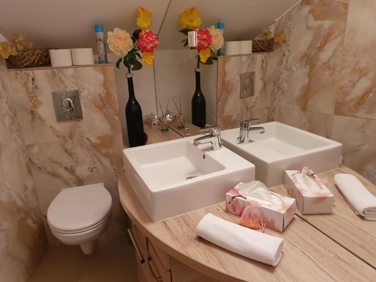 Karmelita Boutique Apartman Шопрон Экстерьер фото